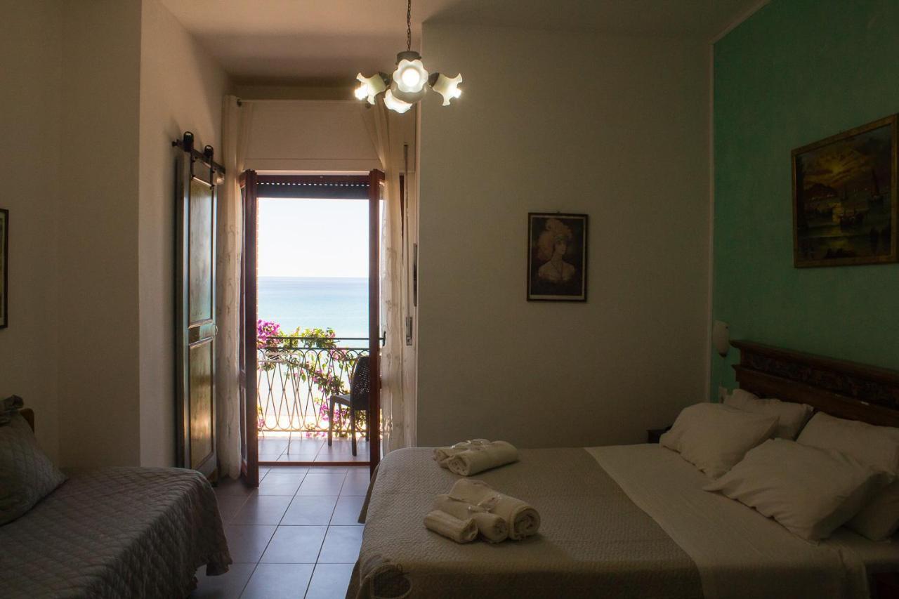 Sarina Hotel 3*