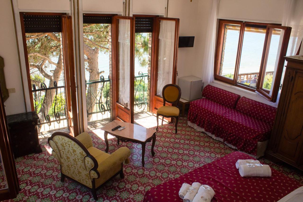 Sarina Hotel