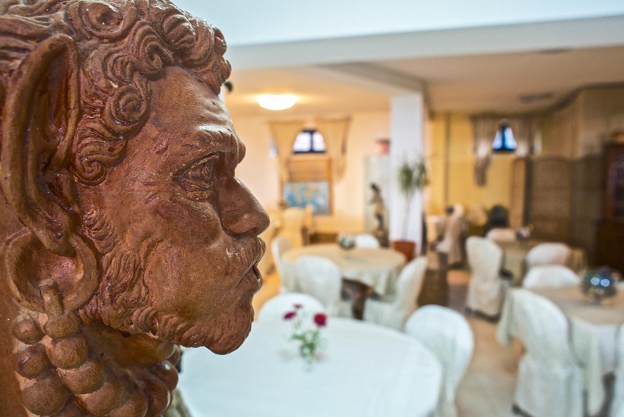 Hotel Sarina 3*